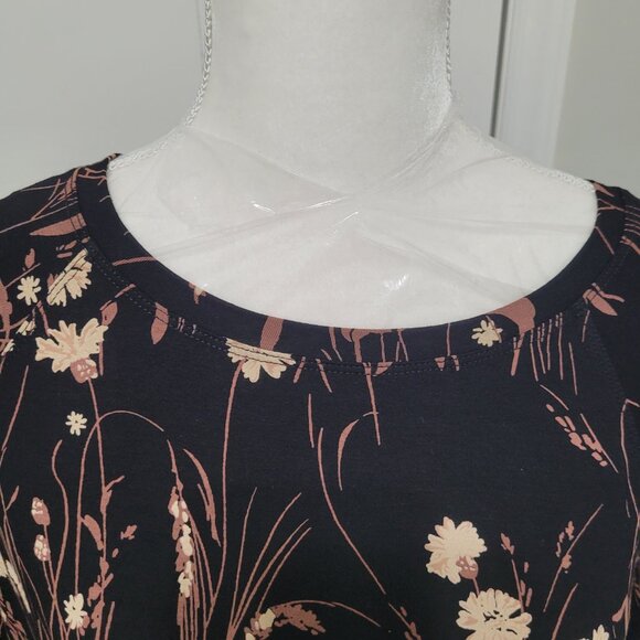 Masai flowered blouse with button down back - Picture 3 of 9